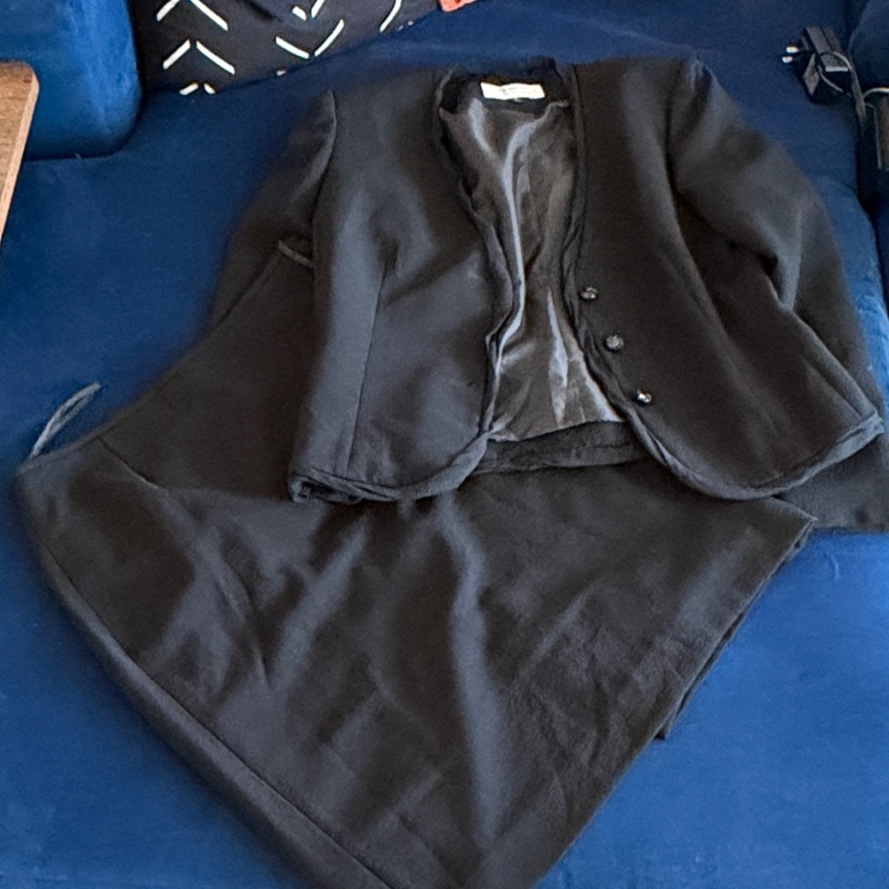 Women's Black Tailored Blazer and Skirt Set - Timeless Professional Style